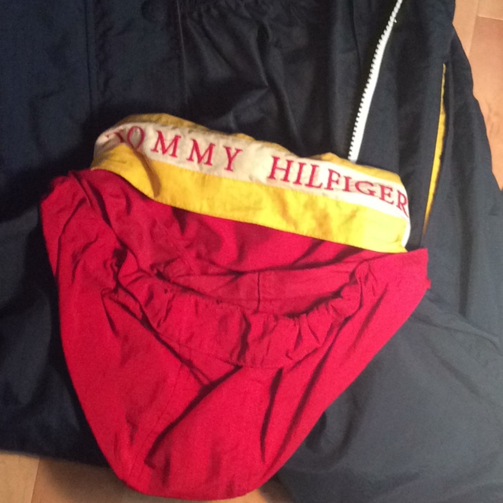 🔥🔥🔥windbreaker with roll up hood.. no damage.